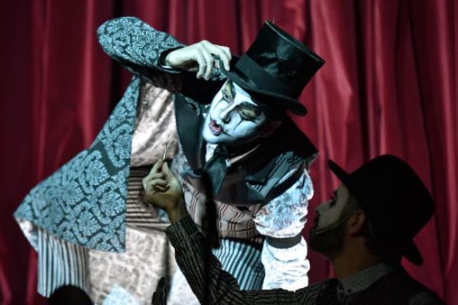 Bizarna opereta