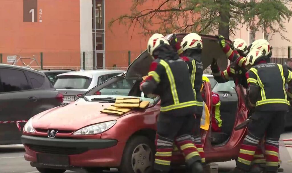 Reševanje ponesrečenca v prometni nesreči