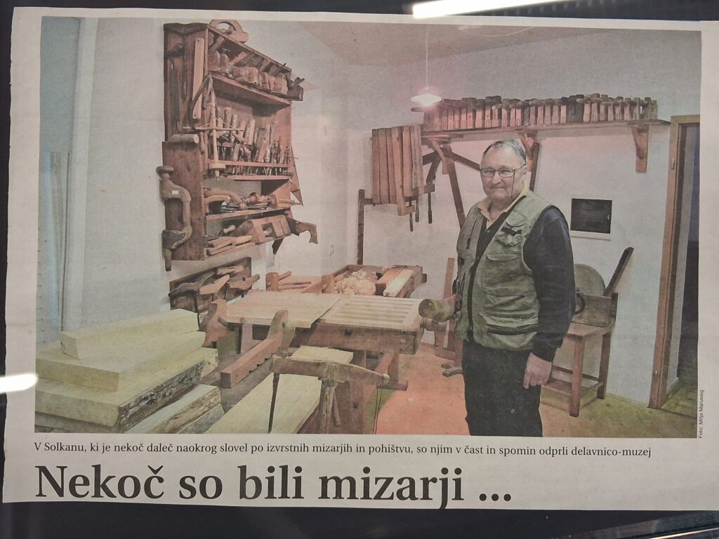 Razstava lesarskih izdelkov v GKFB v počastitev spomina na Jožkota Markiča